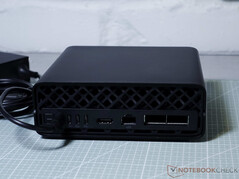 USB-C-Power, 3 x USB-C (20 GB/s, DP), HDMI, RJ45, QSFP (interconnessione da 200 Gbit/s)