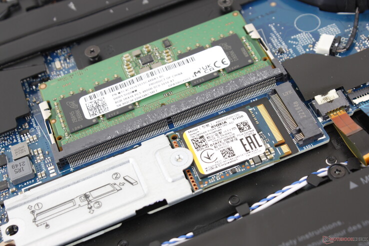 Tutte le SKU possono supportare solo un'unità SSD M.2 fino a 80 mm, mentre il precedente 7610 può supportare fino a due unità SSD