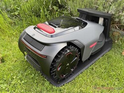 Mova LiDAX Ultra 1200 nella sua stazione di ricarica