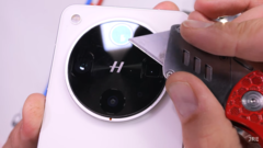 Il Find X8 Ultra. (Fonte: JerryRigEverything via YouTube)