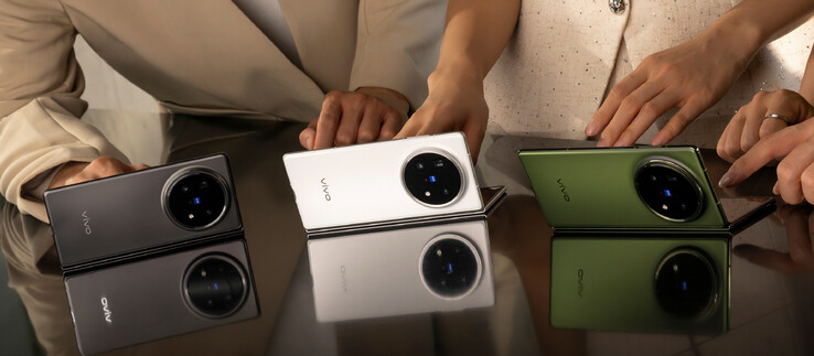 Non è chiaro se Vivo intenda vendere l'X Fold5 in India con lo stesso trio di colori come farà presto in Cina. (Fonte: Vivo)