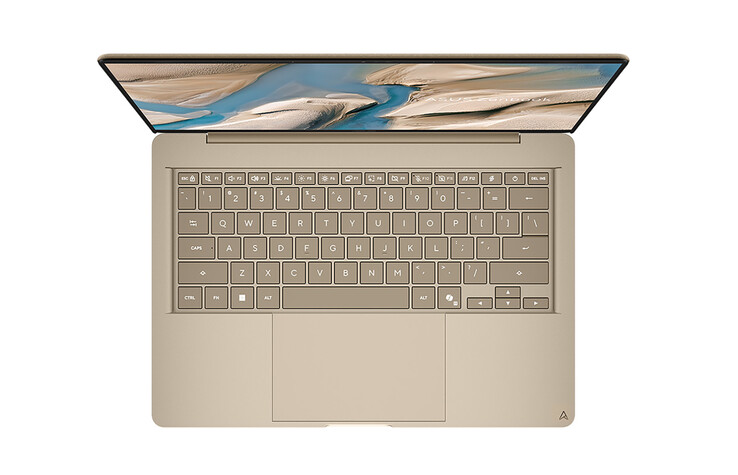 Lo Zenbook A14 (UX3480QA) è disponibile nei colori Arctic Blue, Komodo Coral e Zabriskie Beige, quest’ultimo raffigurato nella foto.