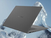 Il nuovo Zenbook A16 è disponibile in una finitura grigio Islanda.