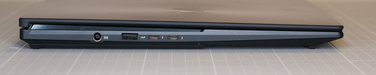 Alimentazione a presa cava; USB 3.2 Gen 2, 2 x USB Type-C con ThunderBolt, PowerDelivery e Displayport