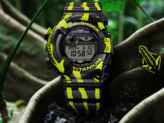 Il Casio Frogman GW-8200TPF-1JR &quot;Poison Dart&quot; (nella foto) su uno sfondo forestale. (Fonte: Casio Japan)