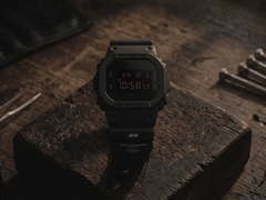 L'orologio Casio G-Shock DW-5600UMC26-1DR in edizione collaborativa, interamente nero, nella foto.