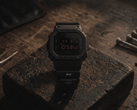 L'orologio Casio G-Shock DW-5600UMC26-1DR in edizione collaborativa, interamente nero, nella foto.