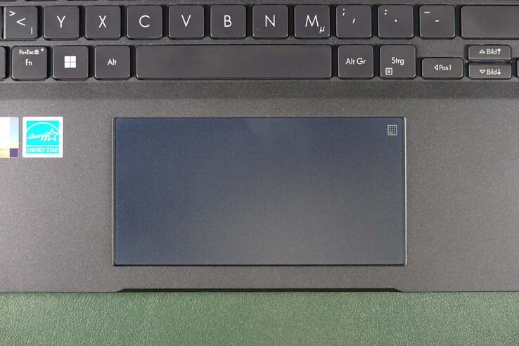 Il nuovo touchpad è più grande e presenta una superficie più liscia