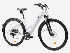 La e-bike a telaio ribassato Decathlon Rockrider E-ACTV 100 è ora disponibile. (Fonte: Decathlon)