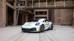 La 911 GT3 di Porsche fa 0-100 km/h in 3,4 secondi, con una velocità massima di 311 km/h e 503 cavalli di potenza.