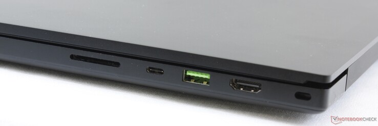 A destra: lettore SD UHS-III, USB Type-C + Thunderbolt 3, USB 3.2 Gen. 2, HDMI 2.0b, Kensington Lock
