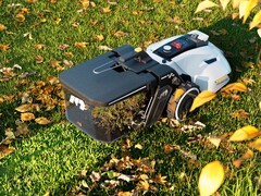 Il robot tagliaerba YUKA di Mammotion può anche spazzare. (Fonte: Mammotion)