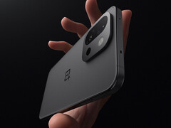 Secondo quanto riferito, il OnePlus 15T sarà disponibile in tre colori con un massimo di 1 TB di memoria e 16 GB di RAM. Nella foto: una foto promozionale del 13T in nero. (Fonte: OnePlus) 