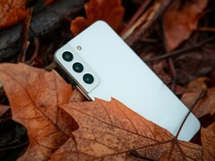 Samsung Galaxy S22 (Fonte: Joshua Katt, Unsplash)