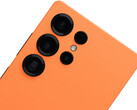 Samsung potrebbe anche non offrire il Galaxy S26 Ultra nella colorazione nera. Nella foto: S25 Ultra con la skin Cosmic Orange di Dbrand. (Fonte: Dbrand)