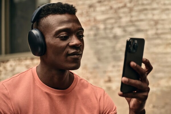 Sonos Ace dispone ora di una funzione SideTone che consente agli utenti di sentire la propria voce durante le chiamate. (Fonte: Sonos)