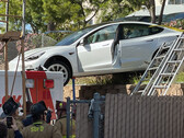 L'incidente della Model 3 illustra bene il crollo della produzione del Q2 di Tesla (immagine: SDFD)