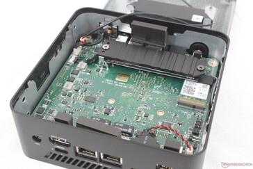 Solo l'SSD M.2 2280 e il modulo WLAN sono rimovibili