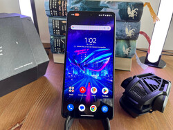 In recensione: Asus ROG Phone 8 Pro. Dispositivo di prova fornito da Asus Germania.