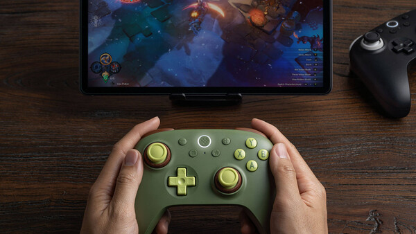 Il controller wireless Ultimate 3C+ è dotato di due anelli di forza.