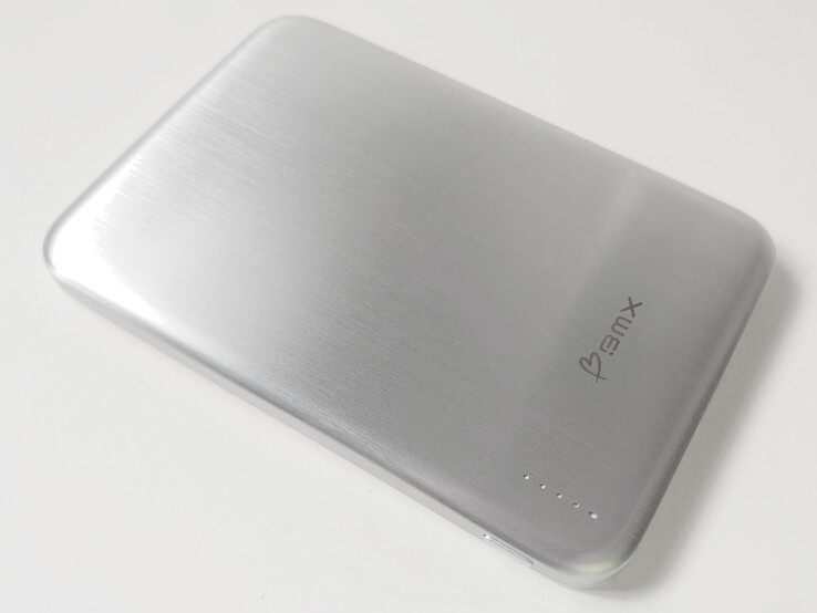 BMW SolidSafe Air Titanium 5K Banca di energia magnetica wireless Qi2.