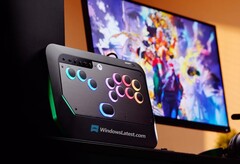 HyperX Clutch Tachi è un controller arcade per Xbox che dovrebbe essere annunciato al CES 2026. (Fonte: WindowsLatest)
