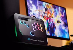 HyperX Clutch Tachi è un controller arcade per Xbox che dovrebbe essere annunciato al CES 2026. (Fonte: WindowsLatest)