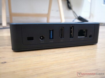 Posteriore: Kensington Lock, adattatore AC, USB-A 3.0, HDMI 1.4, DisplayPort (4K60), Gigabit RJ-45, jack audio 3.5 mm