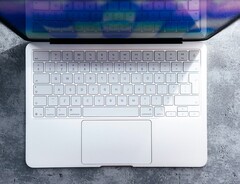 La produzione dell'Apple MacBook Neo potrebbe subire una riduzione nonostante l'elevata domanda.
