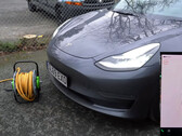 Test di parcheggio Tesla USS vs HW3 vs HW4 (immagine: RSEV/YT)