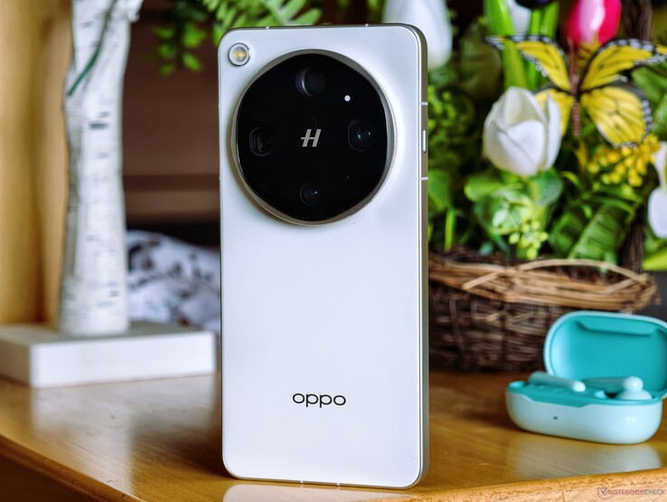 L'Oppo Find X9 Ultra bianco in recensione
