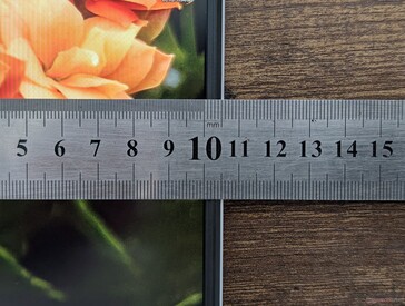 Cornici laterali molto strette