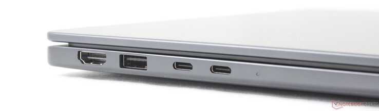 A sinistra: HDMI 2.1, USB-A 3.2 Gen. 1 (1 Gbps), 2 porte USB-C Thunderbolt 4 con DisplayPort 2.1 + Power Delivery, lettore di smart card (opzionale)