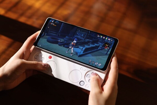 L'Ayaneo Pocket Play ha delle spesse cornici superiori e inferiori. (Fonte: Ayaneo)