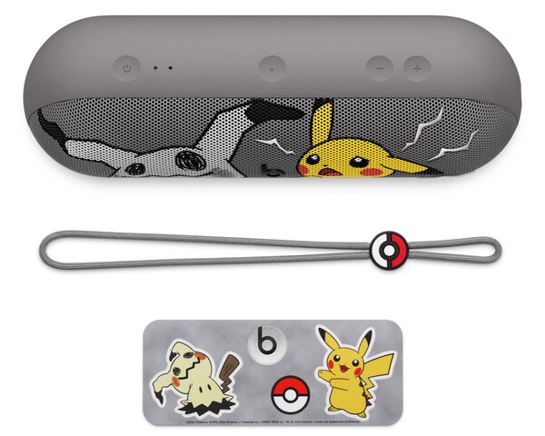Il Pokémon x Beats Pill include un cordino e dei charm.