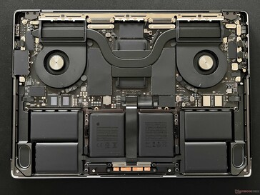 Layout interno MacBook Pro 14 M3 Max