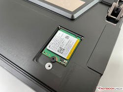 Il compatto SSD M.2-2230 può essere sostituito.