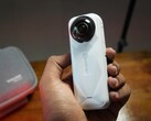 Insta360 X5 Satin White Limited Edition (Fonte: Abhinav Fating/Notebookcheck)