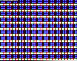 Sottopixel OLED chiaro