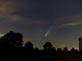 Un'immagine che mostra la cometa Neowise durante il suo passaggio ravvicinato al Sole. (Fonte: TheOtherKev - Pixabay)