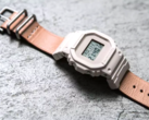 La prima collaborazione Casio x Hender Scheme del 2017 - il DW-5600HS-4JF (nella foto). (Fonte: Designboom)