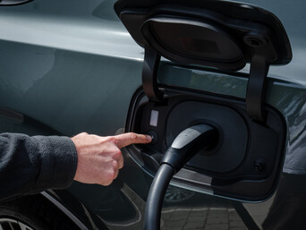 A partire dal quarto trimestre del 2026, i conducenti di modelli Volvo completamente elettrici, come la compatta EX30, potranno utilizzare più di 20.000 Supercharger Tesla in tutta Europa direttamente tramite l'app per smartphone di Volvo