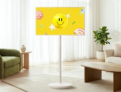 L'ultima Smart TV di LG racchiude un display 4K da 32 pollici in un supporto particolarmente alto.