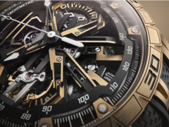 Il cronografo Roger Dubuis Excalibur Spider Flyback (nella foto) ha una corona in oro rosa con un anello laccato che segue l&#039;intera combinazione di colori. (Fonte immagini: Roger Dubuis)