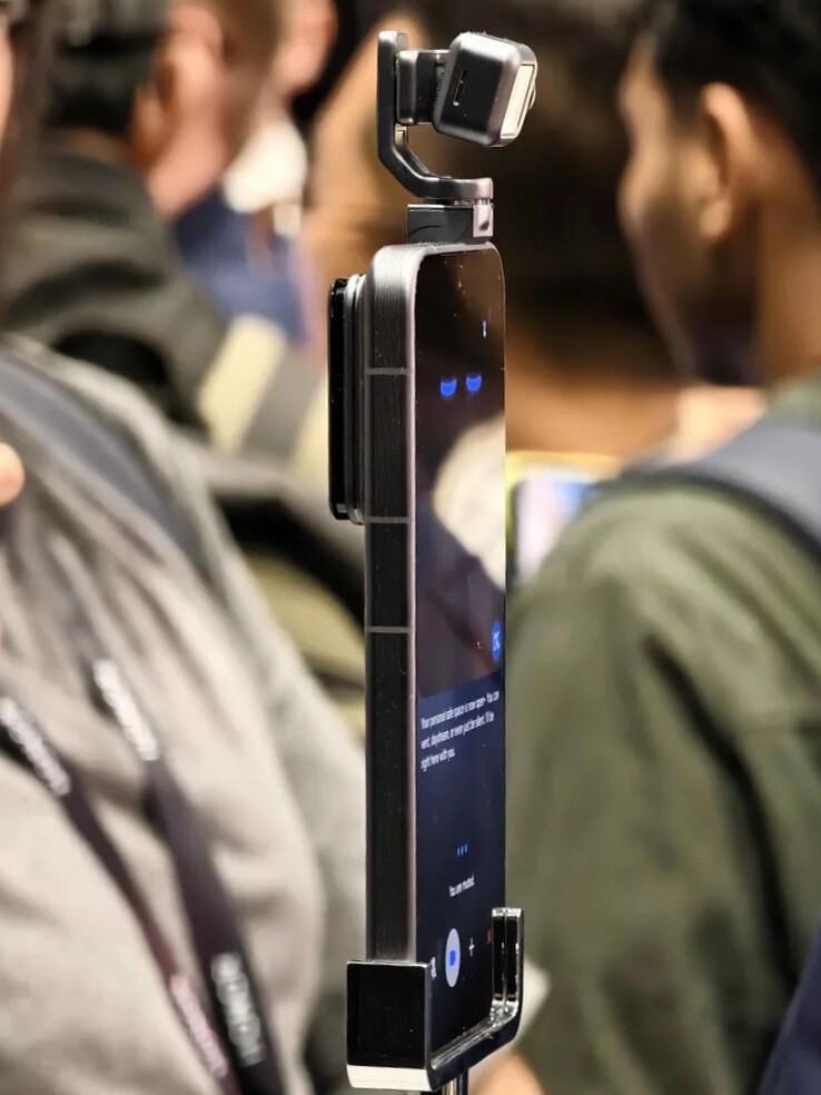 La telecamera gimbal a 3 assi di Honor Robot Phone è stata dispiegata per l'uso.