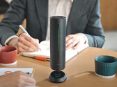 Il vivavoce Insta360 Wave è in grado di creare riepiloghi e trascrizioni di riunioni d'ufficio e, facoltativamente, di rispondere a domande sulle riunioni utilizzando l'intelligenza artificiale. (Fonte: Insta360)