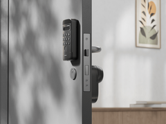 Il Keypad Vision da 99 dollari (nella foto) le consente di sbloccare lo SwitchBot Lock Ultra con il suo viso. (Fonte: SwitchBot) 