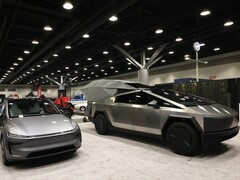 I veicoli Tesla esposti al Vancouver Auto Show prima che l'azienda venisse cacciata (Fonte immagine: Nick Procaylo /10107479A)