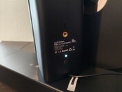 La Soundbar e i satelliti sono dotati di filettatura per treppiede (fonte: Notebookcheck)