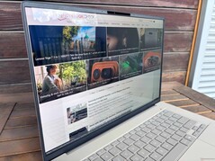 All'aperto (giornata luminosa, senza luce solare diretta)